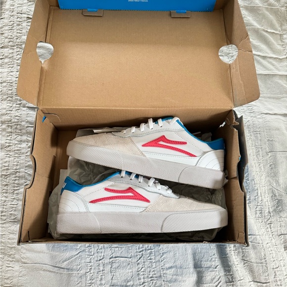 BRAND NEW. Lakai street wear sneakers. - Picture 4 of 4